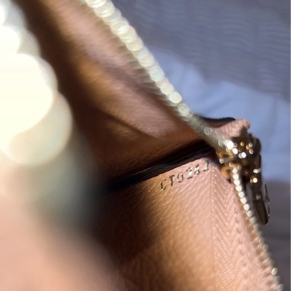 Louis Vuitton key pouch - Picture 7 of 7